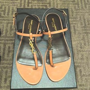 Saint Laurent Cassandra Sandal in tan/gold. Size 39